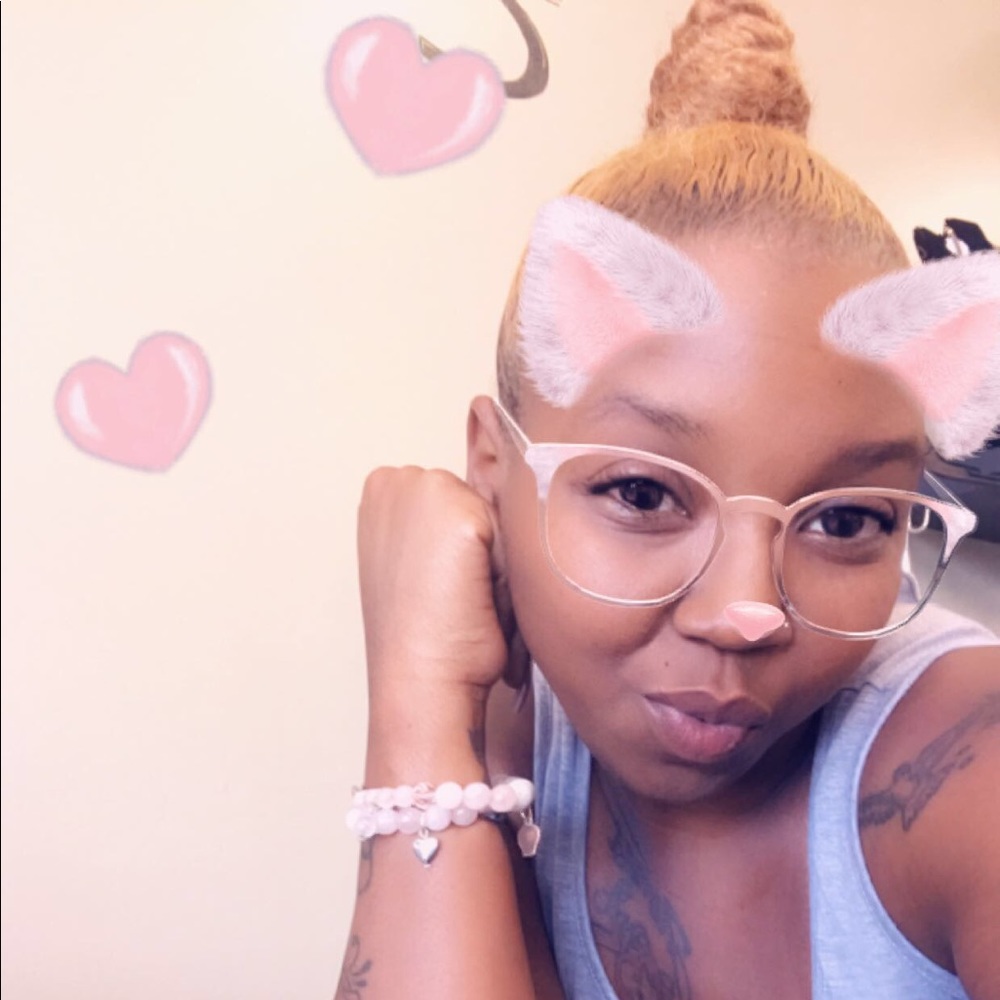 Meet your Posher, Kayla